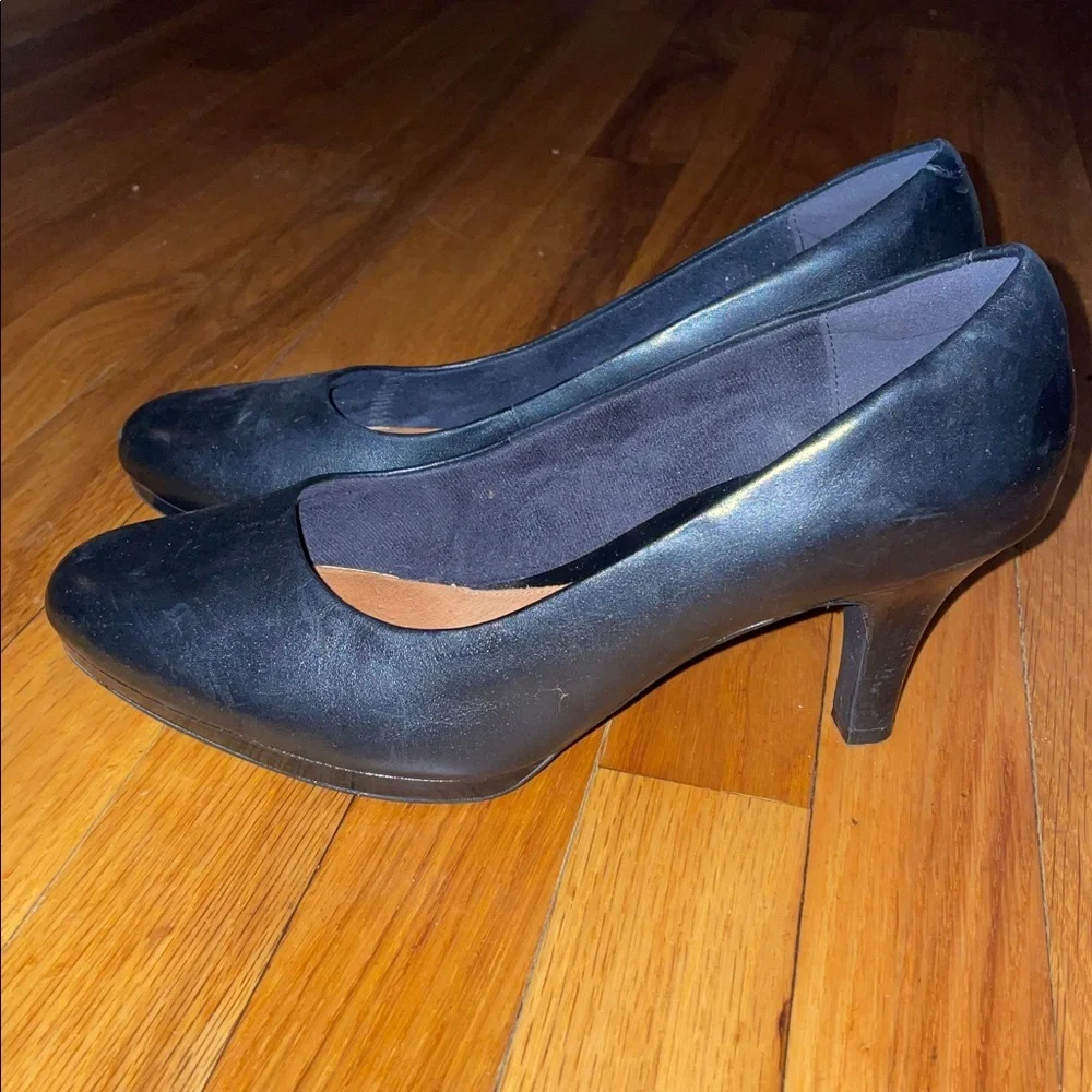 Clark’s Active Air Artisan Black Leather Women's Heels/Pumps. Size 9 Wide.